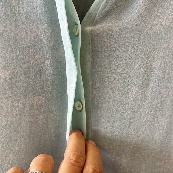 Tommy Bahama sheer 100% silk blouse three-quarter sleeve size 8 - Picture 4 of 5